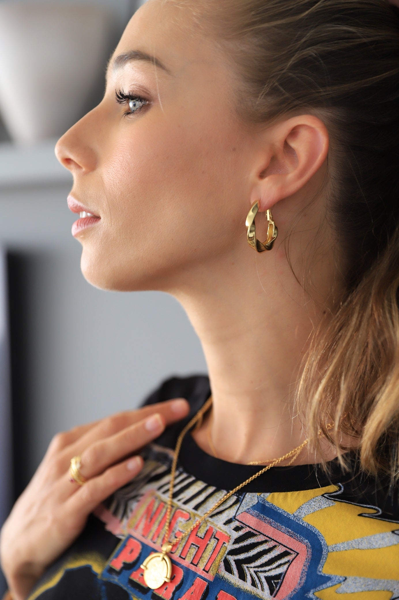 Twist gold hoops